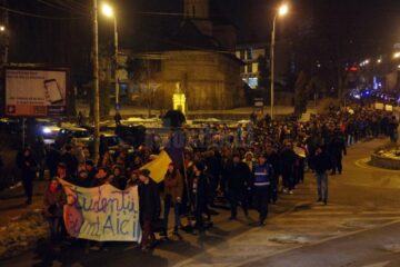 Peste 1.500 de suceveni au protestat, miercuri seară, pe străzi și în centrul municipiului Suceava