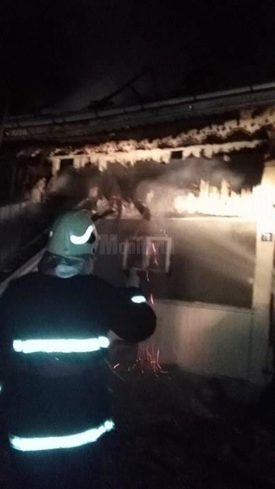Un incendiu de proporții a distrus o gospodărie din comuna Berchișești