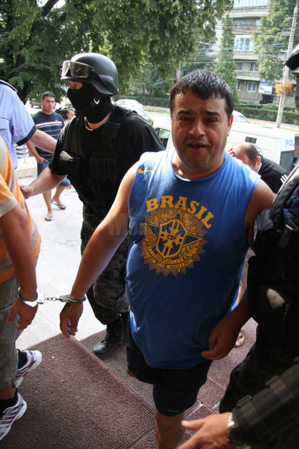 Paul Iova, zis „Ion Petrișor”, în 2010, când a fost adus la Curtea de Apel Suceava cu mascații
