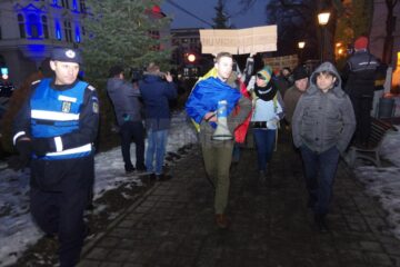 Peste 1.500 de suceveni de toate vârstele au protestat aseară pe străzile Sucevei