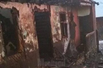 Casă din Arbore, incendiată de proprietar