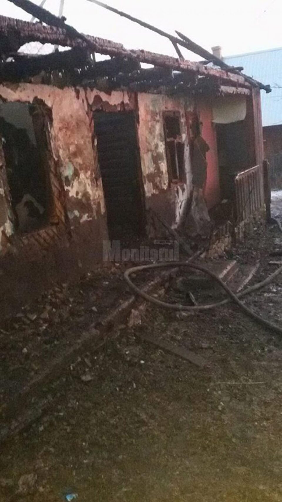 În urma incendierii, casa din Arbore a fost distrusă în totalitate