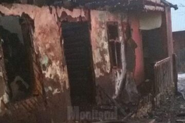 În urma incendierii, casa din Arbore a fost distrusă în totalitate