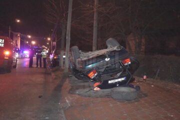 Ultimul accident grav din 2016, soldat cu moartea a doi tineri, s-a petrecut pe 19 decembrie, la intrarea în municipiul Suceava dinspre Rădăuți, din cauza vitezei excesive cu care circula un tânăr fără permis, Daniel Mândrilă