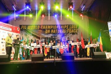 Deschidere spectaculoasă a Campionatului Mondial de sanie pe pistă naturală