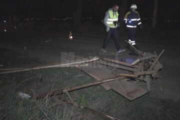 Accident între o mașină condusă de un șofer beat și o căruță nesemnalizată