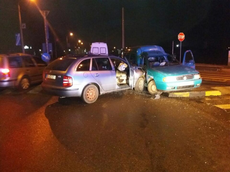 Accidentul s-a petrecut din cauză că șoferul care a virat spre Selgros nu s-a asigurat suficient