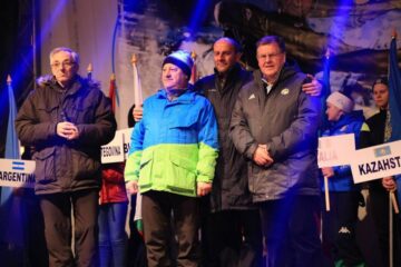 Deschidere spectaculoasă a Campionatului Mondial de sanie pe pistă naturală