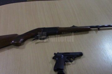 Peste 50 de deținători de arme letale și neletale, verificați de polițiști în weekend