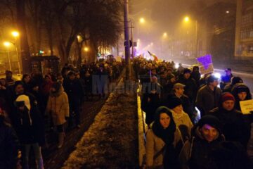 Mii de suceveni au ieșit pe străzile Sucevei și duminică seara, după abrogarea OUG 13