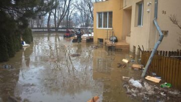 Gospodăriile au fost acoperite de ape