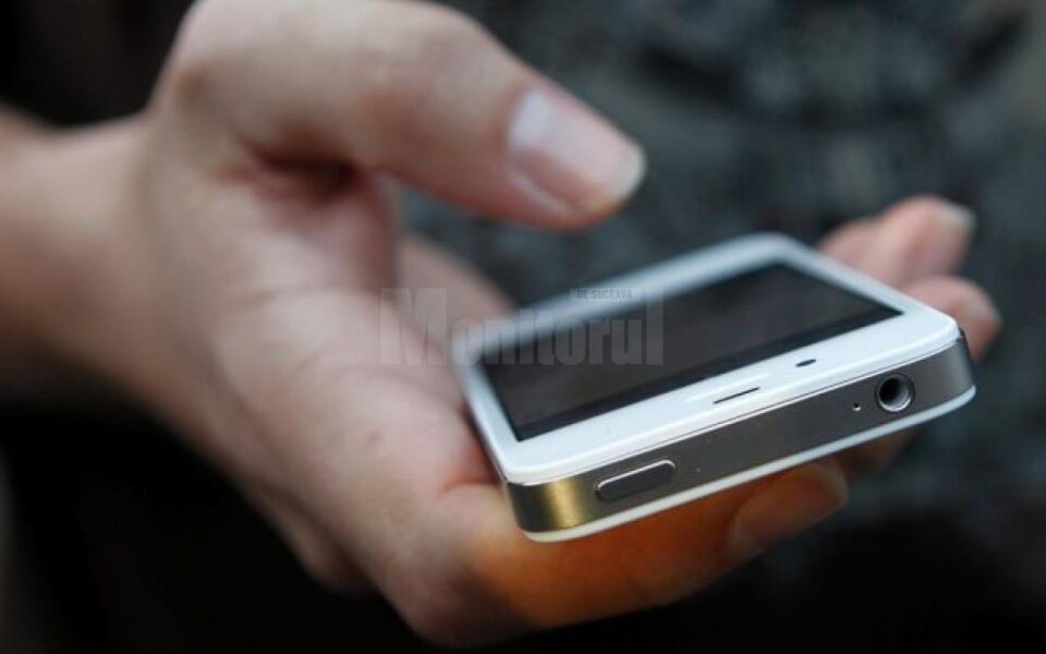 „Cumpărătorii” i-au furat două telefoane scumpe pe care voia să le vândă FOTO www.punctul.ro