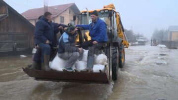 Oamenii ale căror gospodării au fost acoperite de ape spun că nu au mai văzut așa ceva de foarte mulți ani