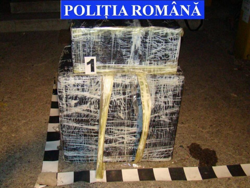 Casă în construcție, transformată în depozit de țigări de contrabandă