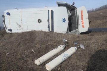 Ambulața implicată în accident
