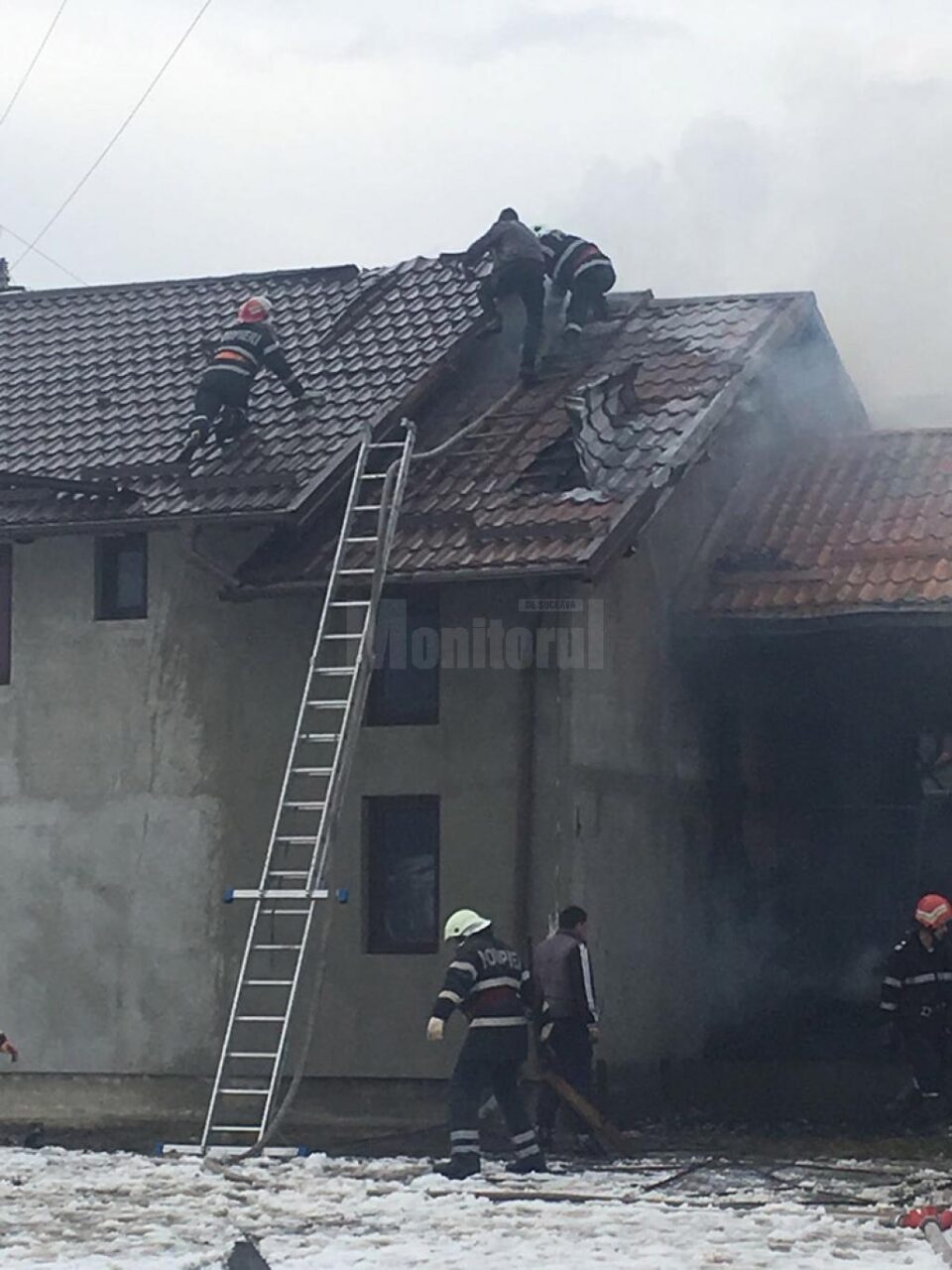 Incendiul de la Frasin de duminica la prânz a pus probleme deosebite , suprafața în pericol fiind foarte mare