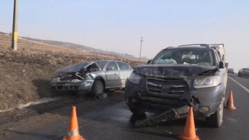 Mașini avariate, una după alta, în cele două accidente petrecute la interval de cinci minute