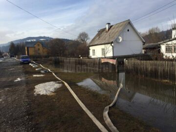 Acțiunile de detonare a formațiunilor de gheață și de evacuare a apei au continuat la Vatra Dornei