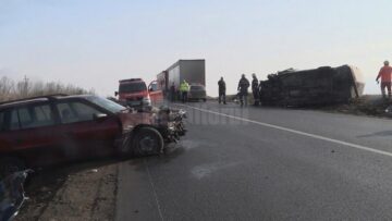 Nebunie pe E 85: un tir a intrat în coloana de mașini formată după ce un autoturism a răsturnat o ambulanță