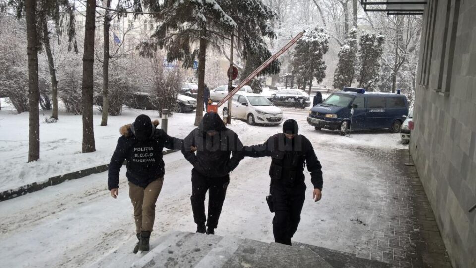 Polițiștii au pus în executare 9 mandate de aducere, persoanele depistate fiind conduse la audieri