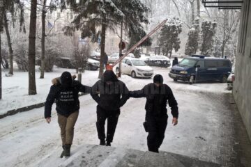 Polițiștii au pus în executare 9 mandate de aducere, persoanele depistate fiind conduse la audieri