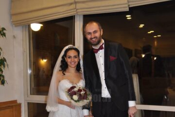 Regizorul sucevean Adrian Țofei s-a căsătorit cu o frumoasă actriță din Turcia, Duru Yücel