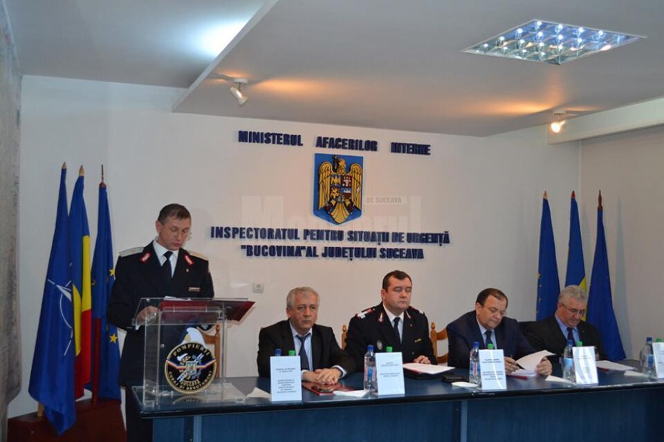 La ședința prezidată de inspectorul-sef Ion Burlui au fost prezenți invitați din conducerea IGSU și lideri ai conducerii județene și locale