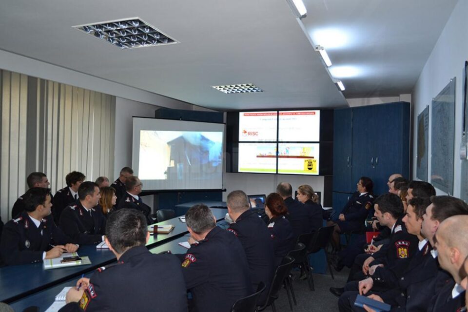 În cadrul ședinței au fost analizate și câteva situații de intervenție a personalului ISU Suceava de-a lungul întregului an 2016