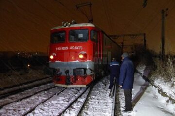 Locomotiva care a deraiat aseară, în jurul orei 17.00, în timp ce se pregătea să preia trenul IR Iași - Timișoara Nord