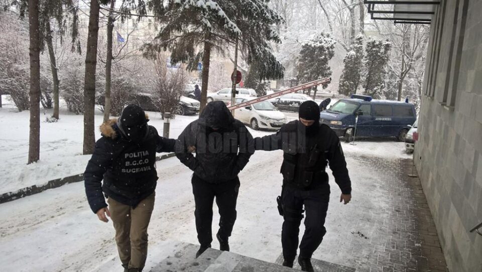 22 de persoane au fost aduse ieri la audieri, din care nouă aveau calitatea de suspecți de implicare în gruparea de traficanți de droguri