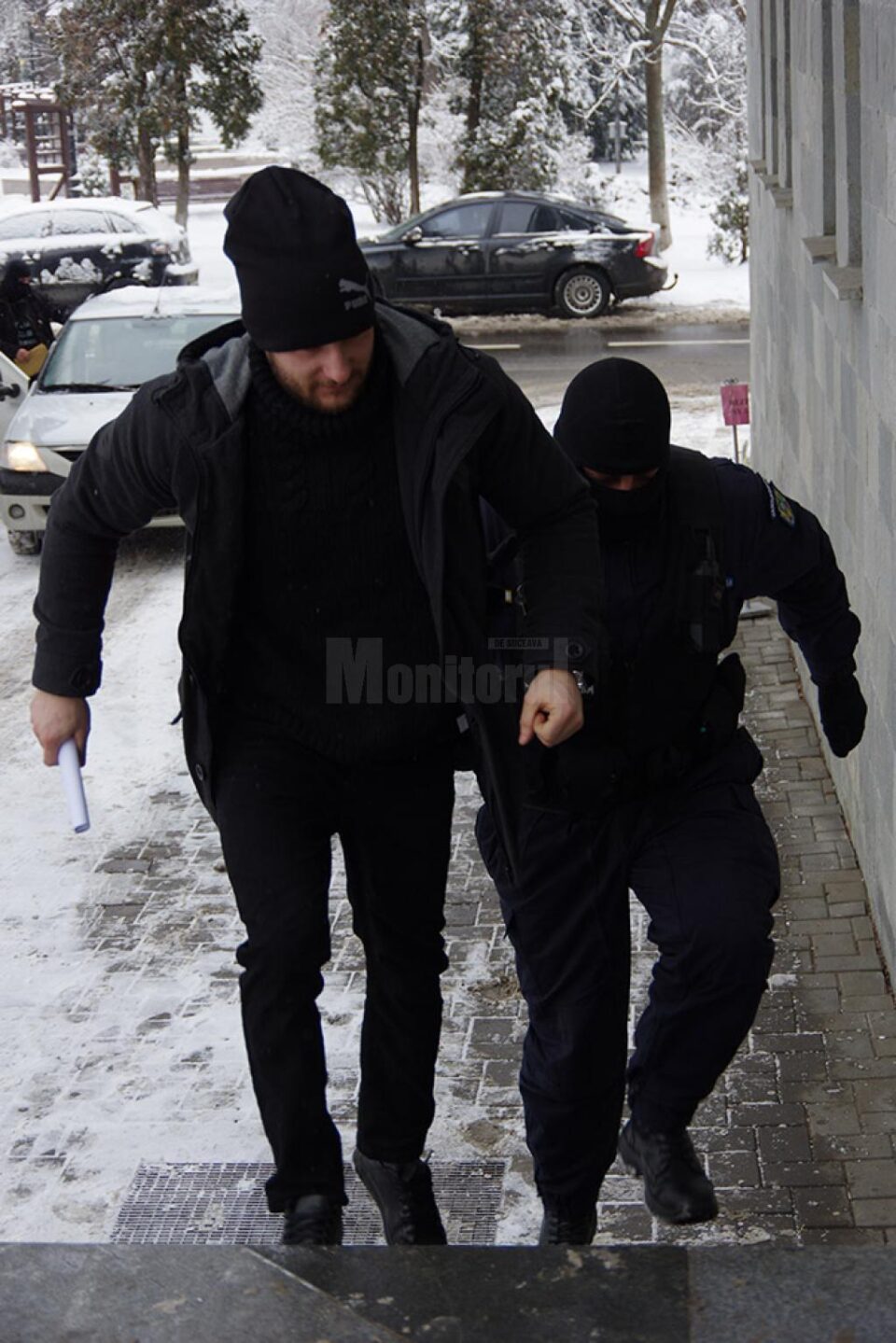 22 de persoane au fost aduse ieri la audieri, din care nouă aveau calitatea de suspecți de implicare în gruparea de traficanți de droguri
