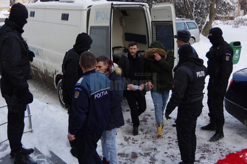 Cinci dintre inculpați au fost prezentați, ieri la Tribunalul Suceava, cu propunere de arestare preventivă
