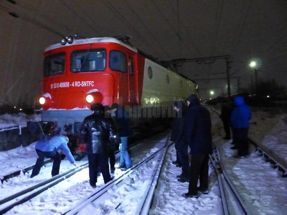 Locomotiva ar fi deraiat din cauză că macazul acționat automat nu a funcționat normal