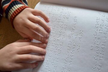 Copii cu probleme grave de vedere internați intr-o casă de tip familial