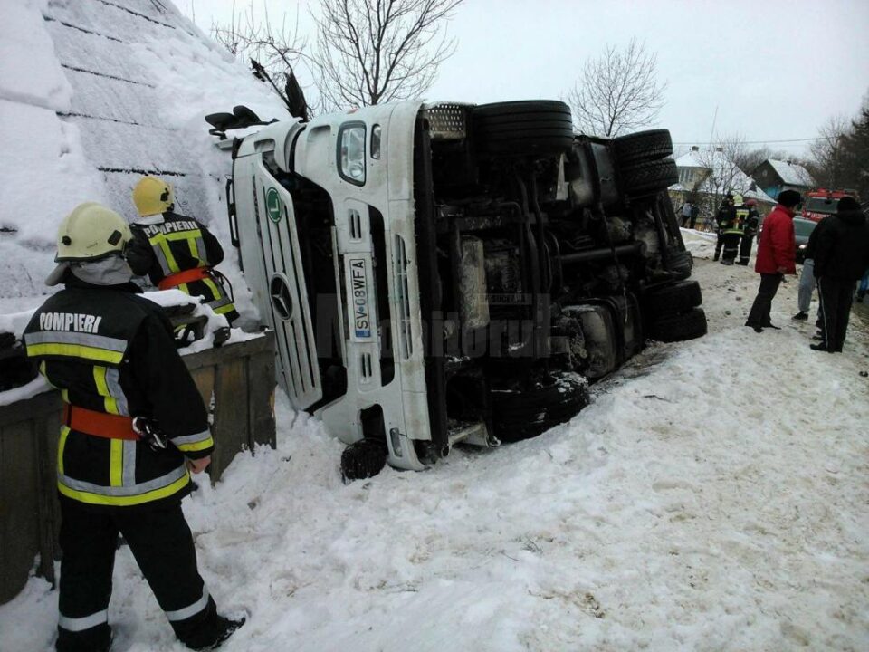 Un tir s-a răsturnat la Milișăuți