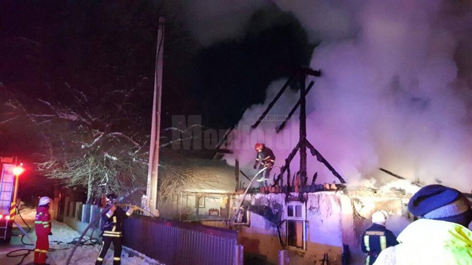 Casă din Mihoveni, distrusă de un puternic incendiu