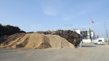 Noua centrala va asigura căldură și apă caldă prin arderea deșeurilor lemnoase