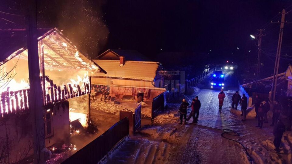 Casa unei familii cu patru copii, distrusă odată cu bunurile din interior