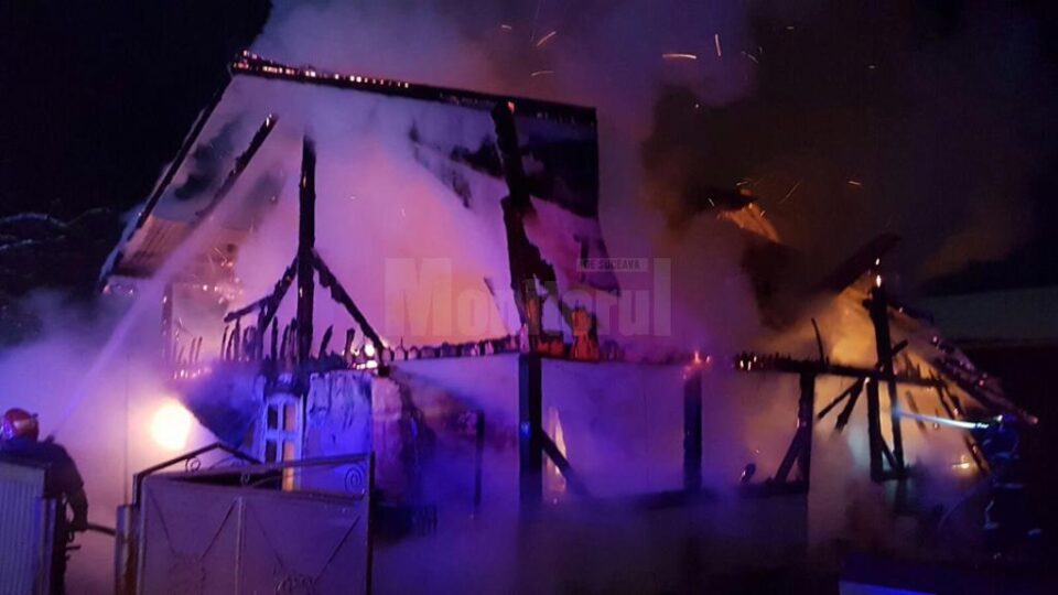 Casa unei familii cu patru copii, distrusă odată cu bunurile din interior