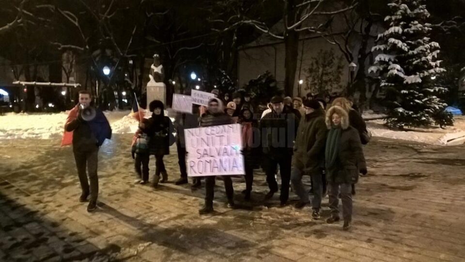 Duminică, înainte de ora 19.00, protestatarii au plecat spre sediul PSD din zona centrală