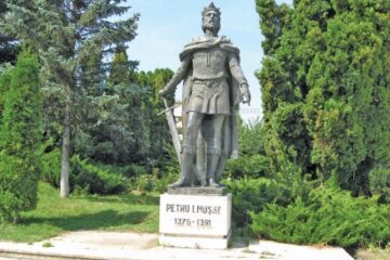 Statuia lui Petru I Mușat