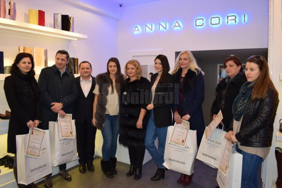 Ana Cornea,manager general,Andreea Cornea manager marketing si Dumitru Parasca leasing manager, ALATURI DE CLIENTII FIDELI PREMIATI