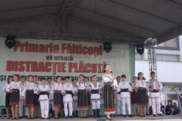 Dansuri și muzică populară pe scena fălticeneană