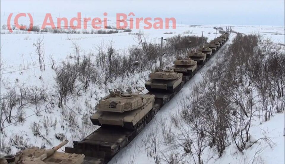 Trenul care a tranzitat ieri Suceava, filmat în apropiere de stația Suceava Vest Sursa imagini: Andrei Bîrsan