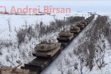 Trenul care a tranzitat ieri Suceava, filmat în apropiere de stația Suceava Vest Sursa imagini: Andrei Bîrsan