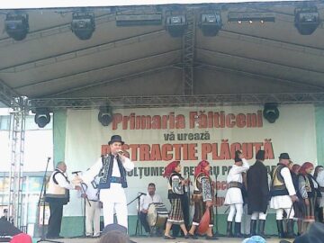 Dansuri și muzică populară pe scena fălticeneană
