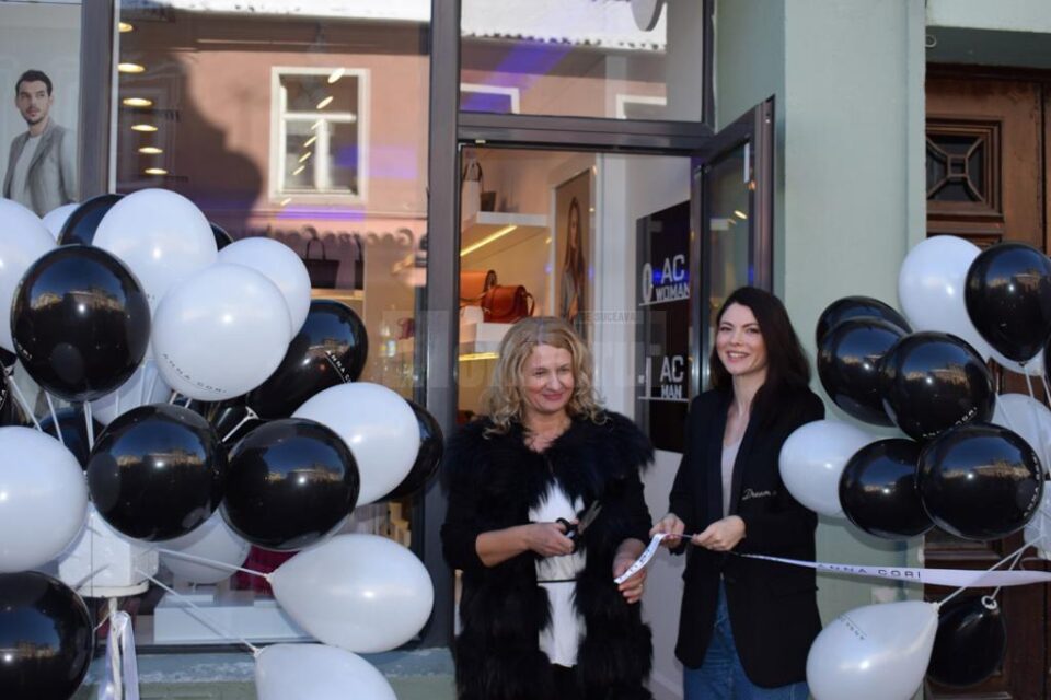 Ana Cornea manager general alaturi de prezentatoarea Anca Lungu