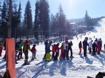 Sporturi de iarnă și multă distracție la Vatra Dornei