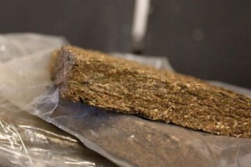 Un rădăuțean care a preluat un colet în care era hașiș, săltat de polițiști