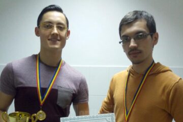 Proiectul „Sistem automat de control al traficului rutier” aparține studenților Alexandru Teleagă și Evelin Grigoriciuc